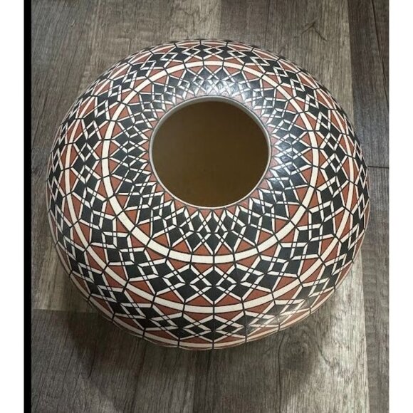 Handcrafted Acoma Pueblo Pottery Vase By Juana Ledezma Veloz Mata Ortiz pottery - Picture 2 of 9